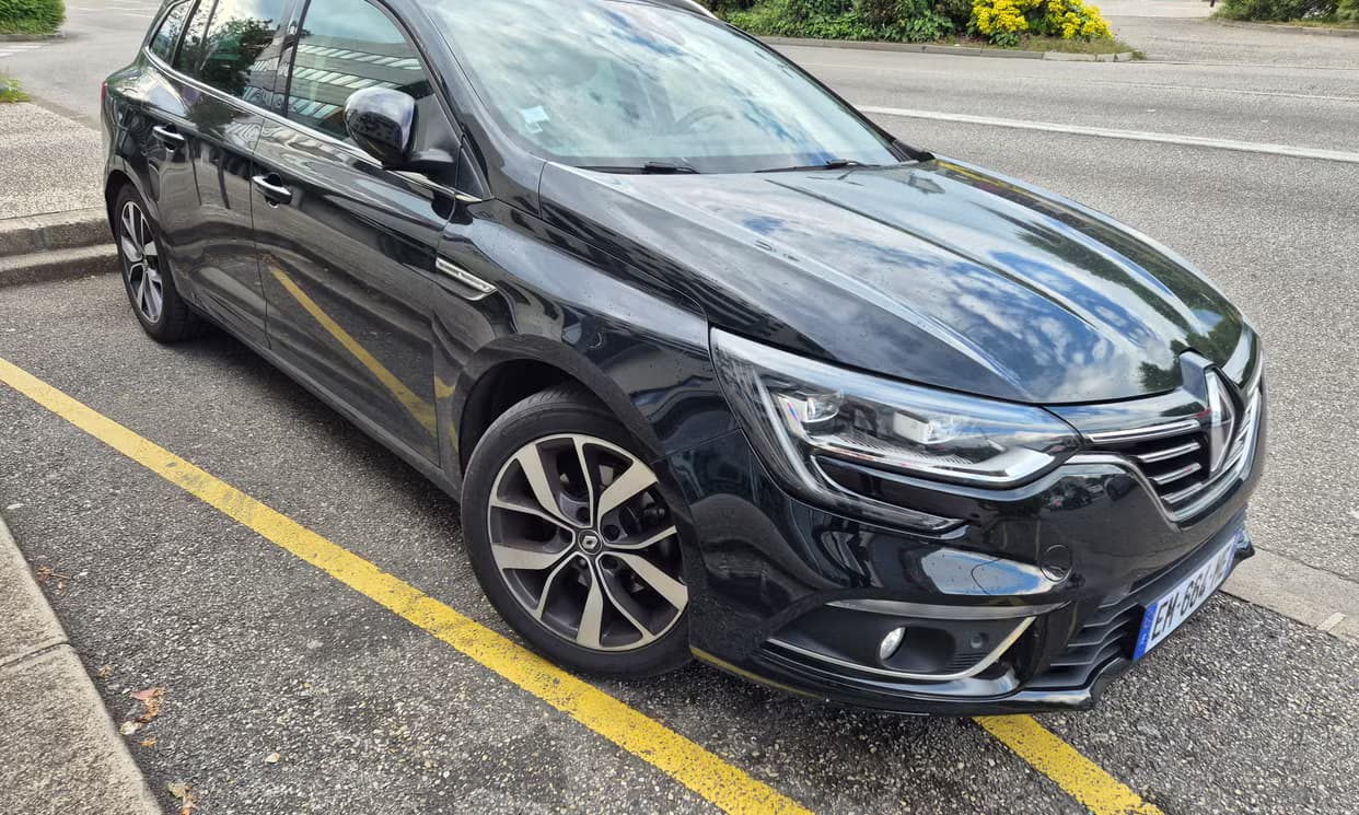 Renault MEGANE IV — photo 1