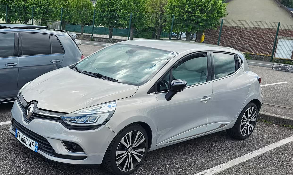 Renault CLIO IV — photo 1