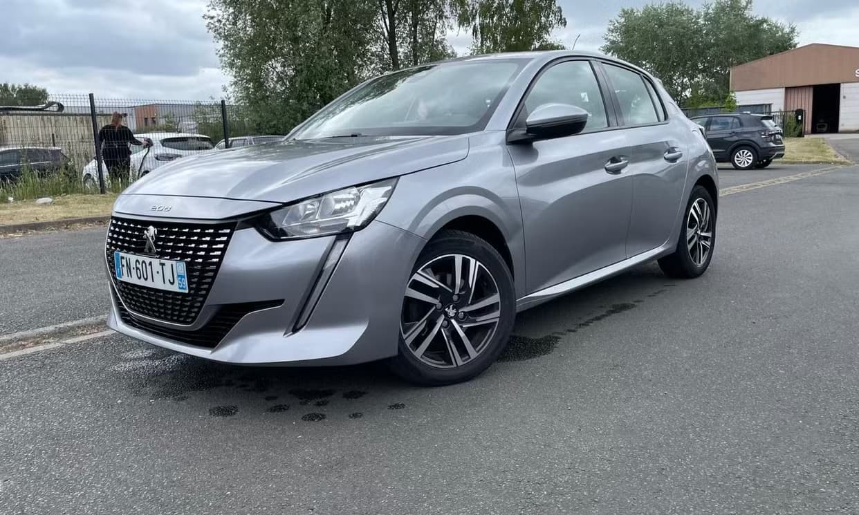 Peugeot 208 — photo 1