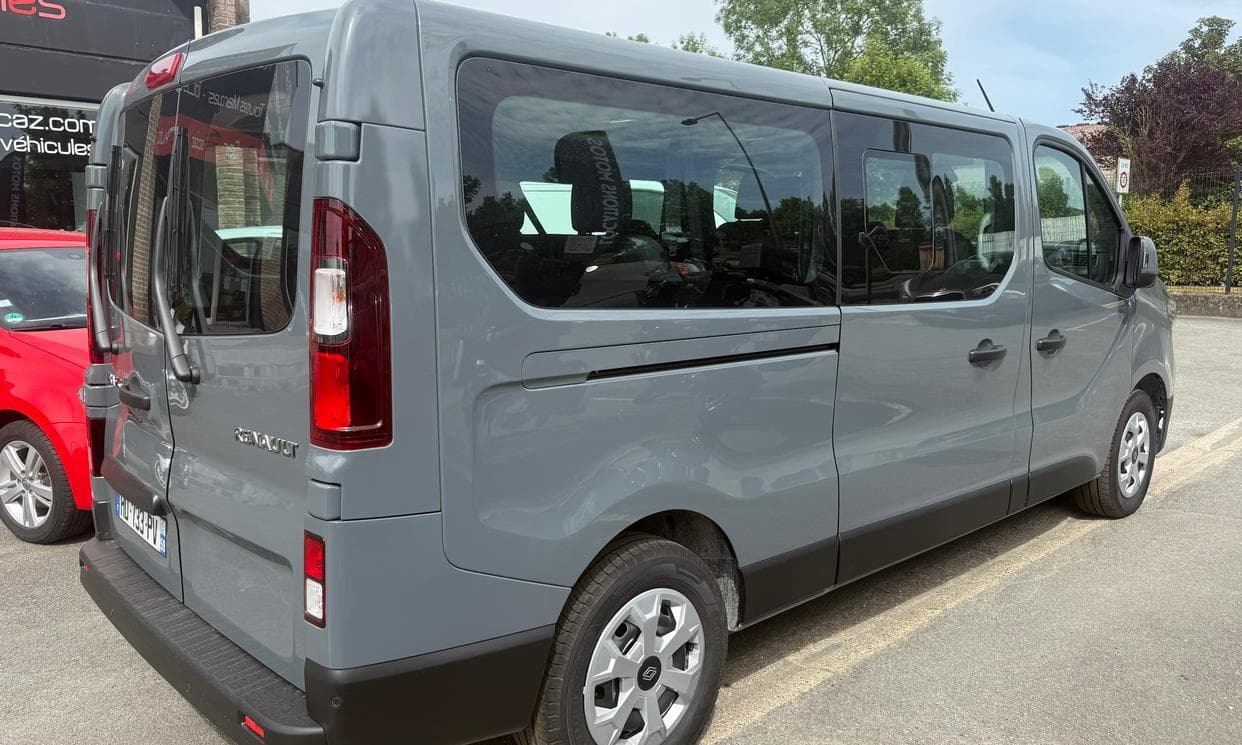 Renault TRAFIC III — photo 1