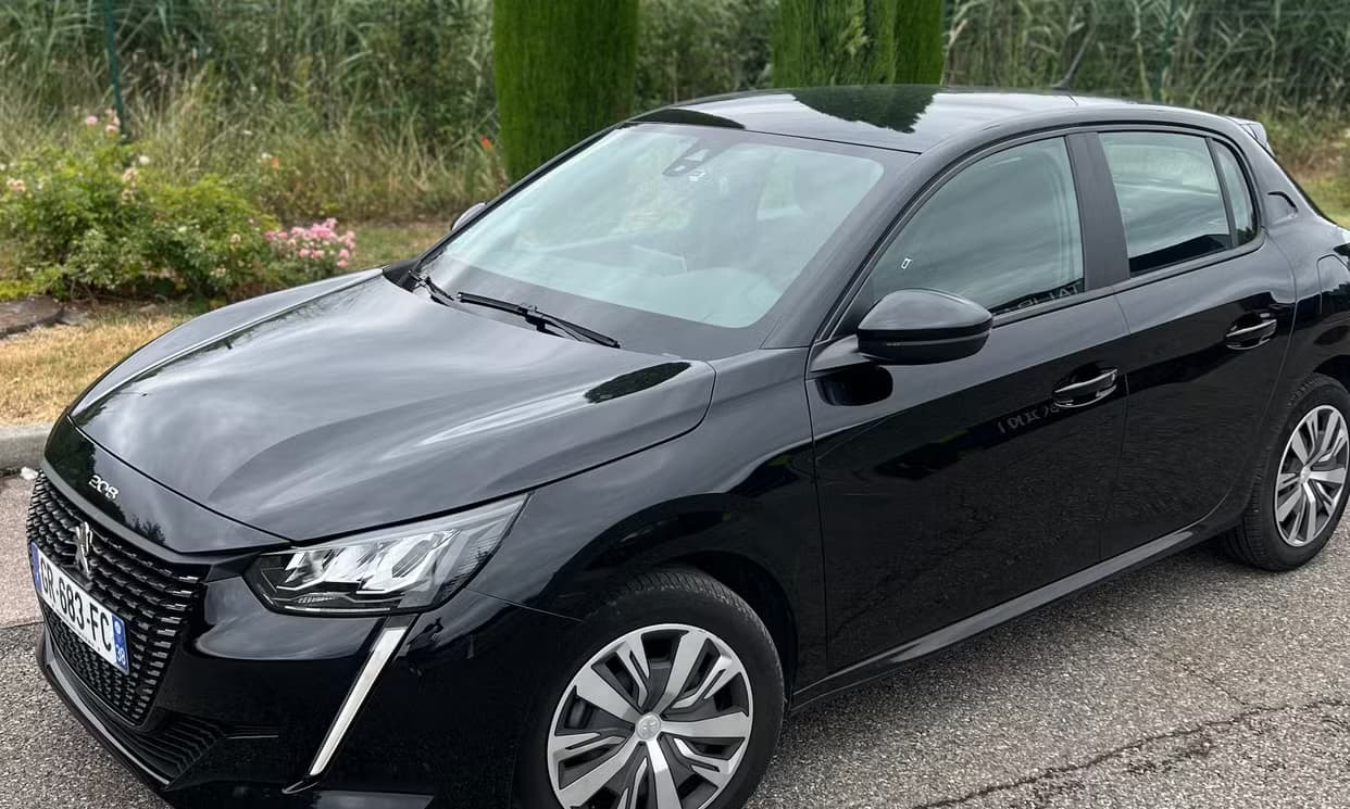 Peugeot 208 — photo 1