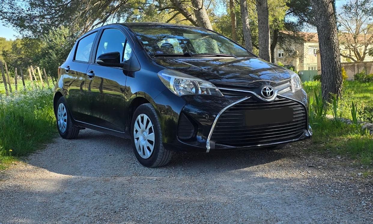 Toyota YARIS — photo 1