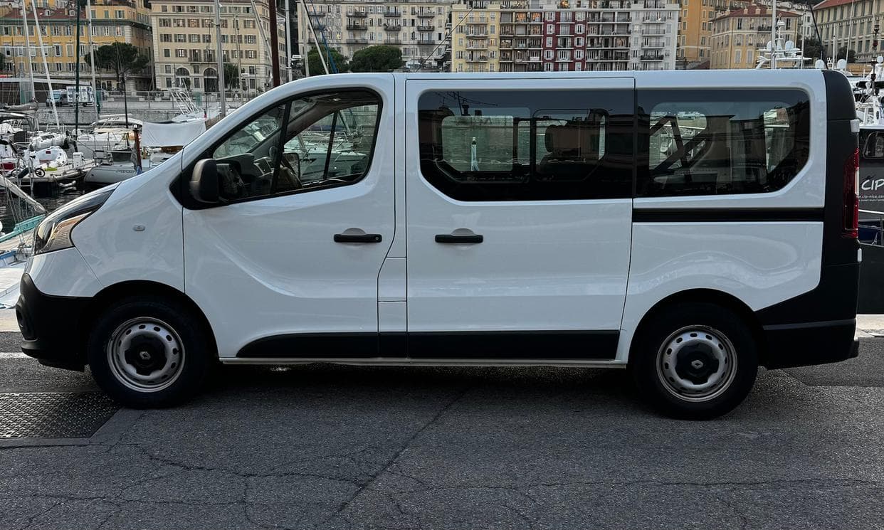 Renault TRAFIC III — photo 1