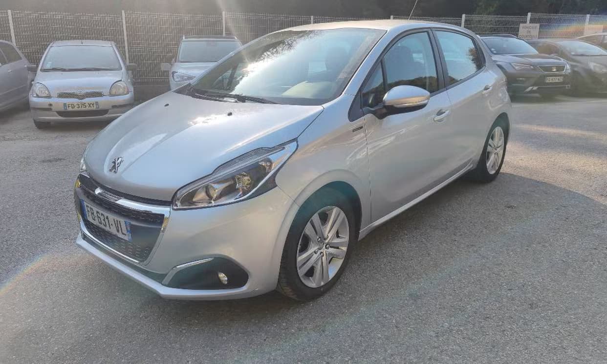 Peugeot 208 — photo 1