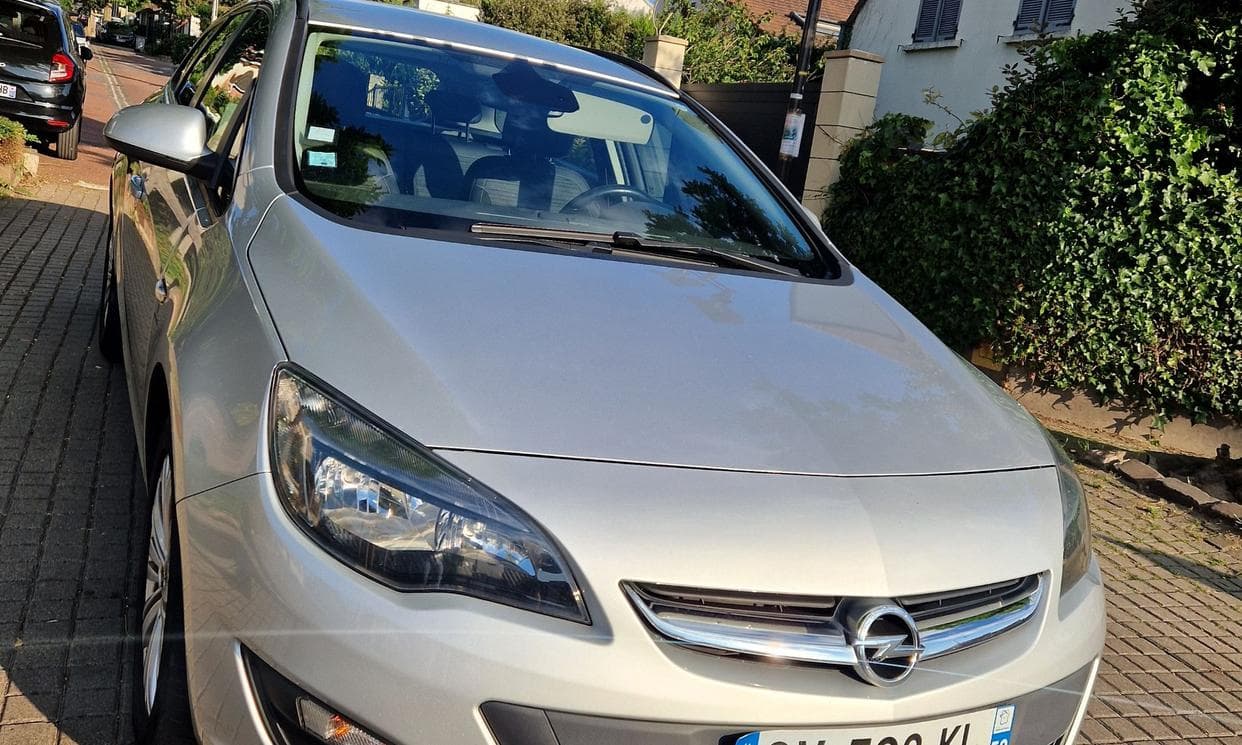 Opel ASTRA — photo 1