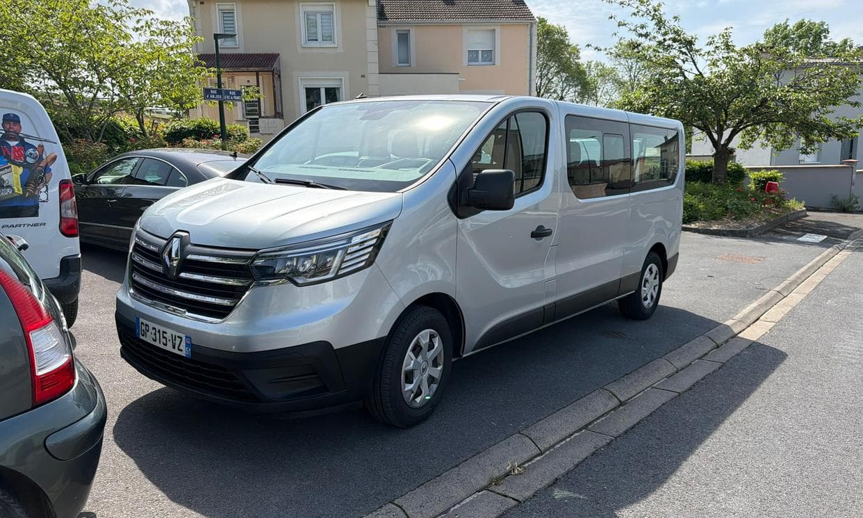 Renault TRAFIC III — photo 1