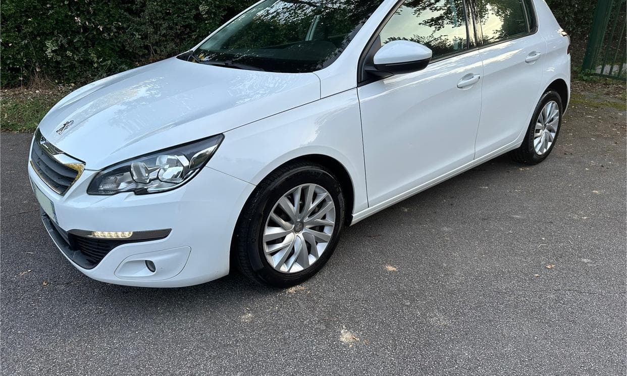 Peugeot 308 — photo 1