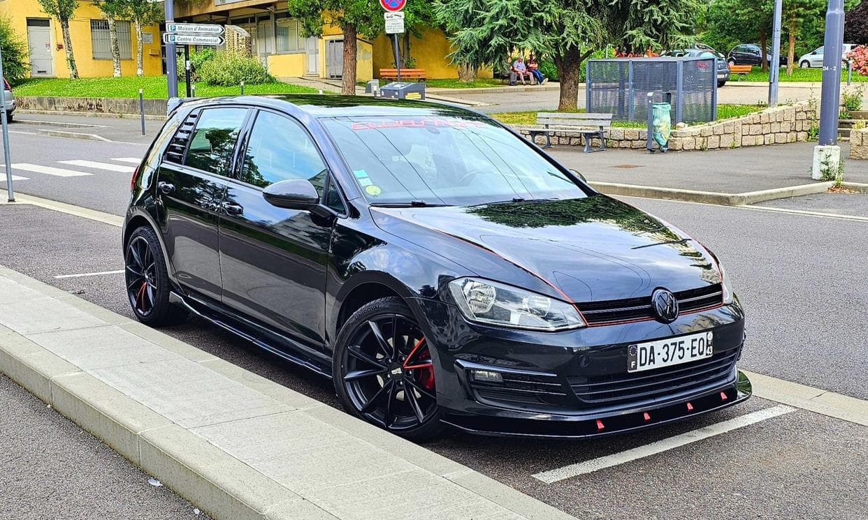 Volkswagen GOLF — photo 1