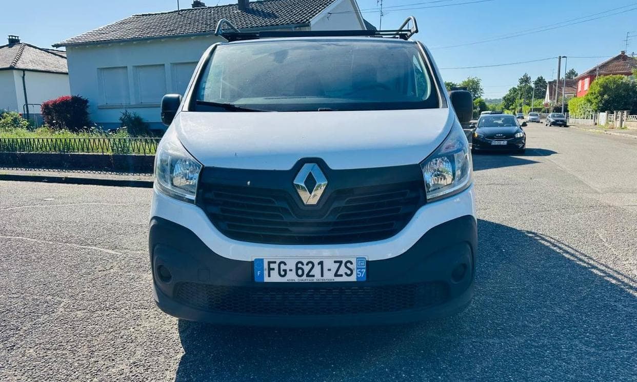 Renault TRAFIC III — photo 1