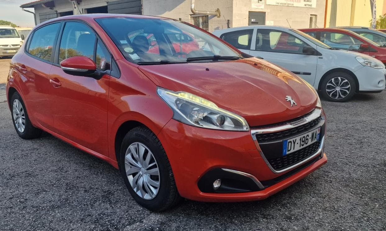 Peugeot 208 — photo 1