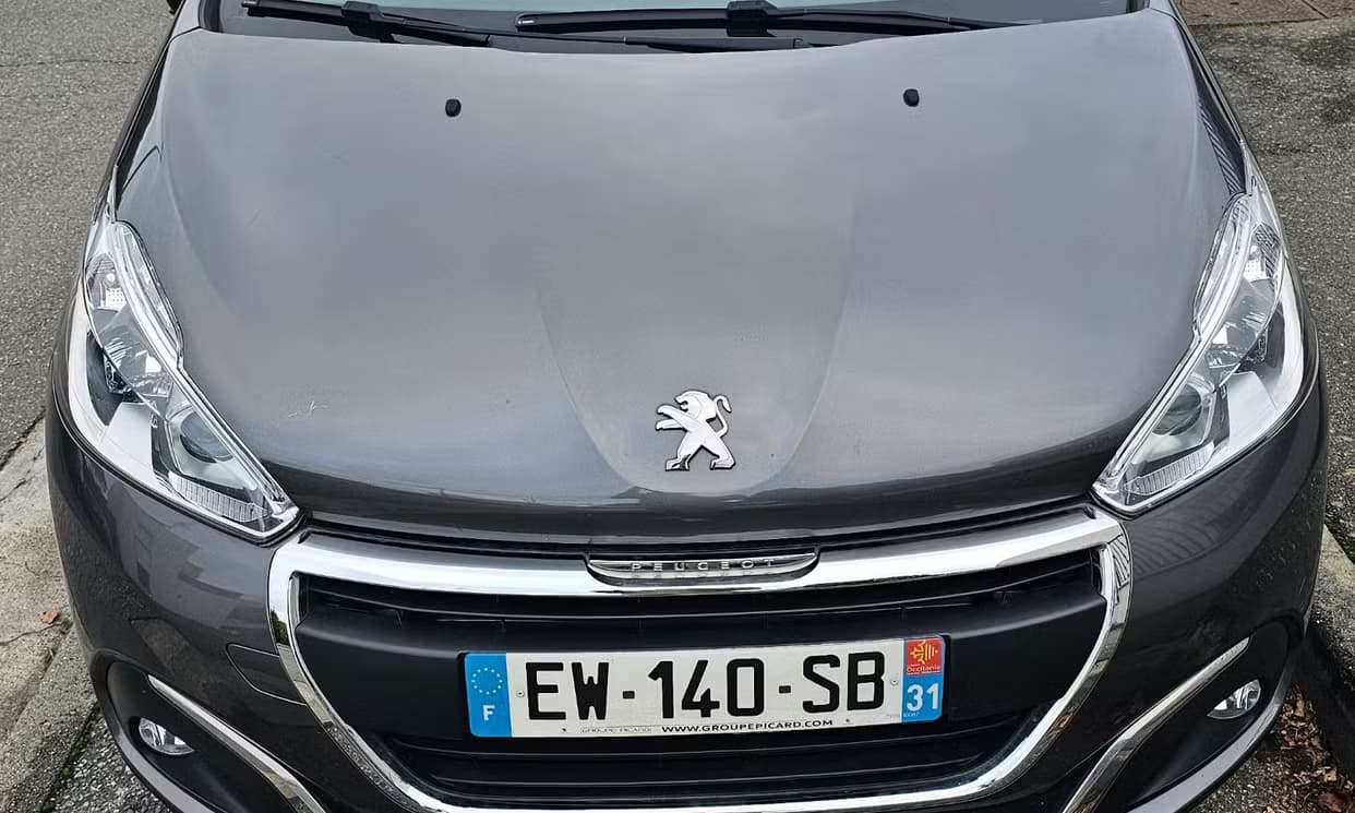 Peugeot 208 — photo 1