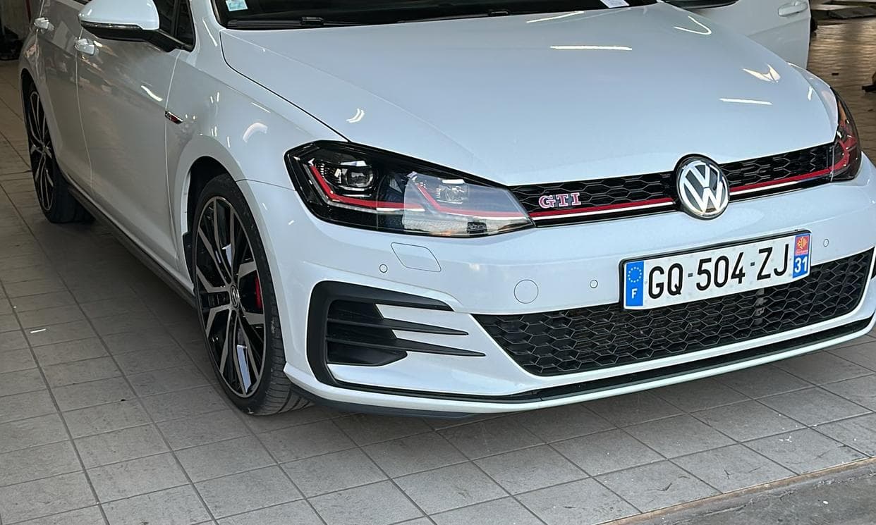 Volkswagen GOLF — photo 1