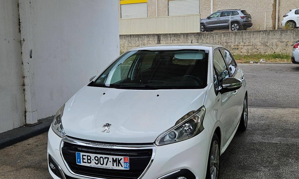 Peugeot 208