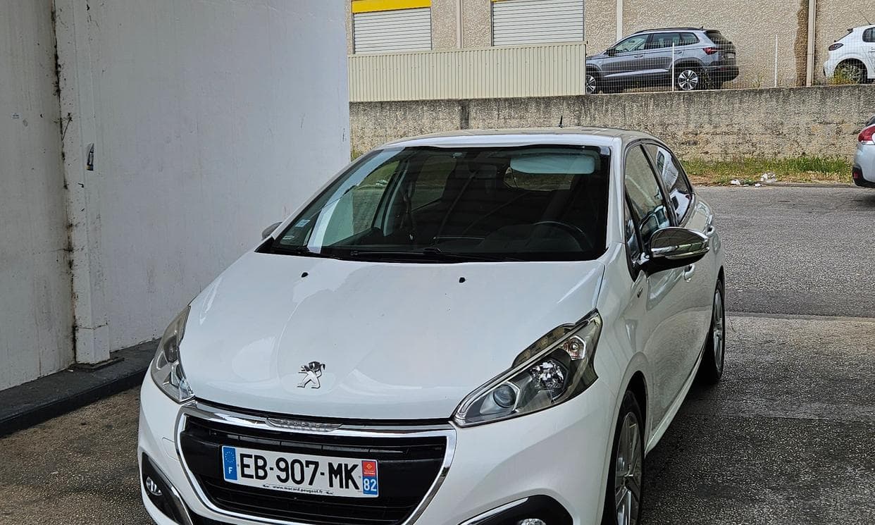 Peugeot 208