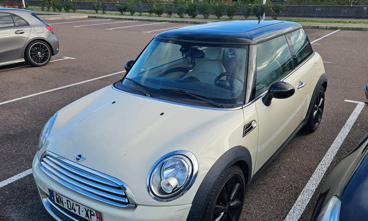 MINI HATCH